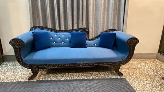 stylish dewan sofa set clean nd comfortable urgent sale