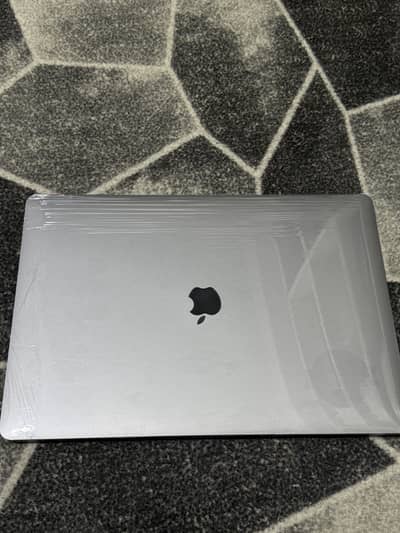 MacBook Pro 2019 16 inch i9 16GB RAM 1TB SSD storage 8GB graphic card