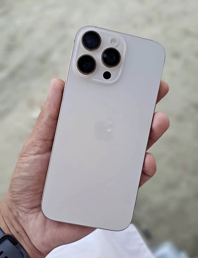 Apple iPhone 16 Pro Max 2