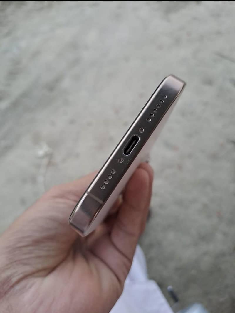 Apple iPhone 16 Pro Max 3