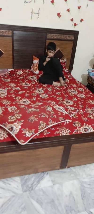 king bed and totoal set