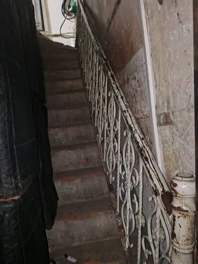 Iron Stair Janglaa in Good condition