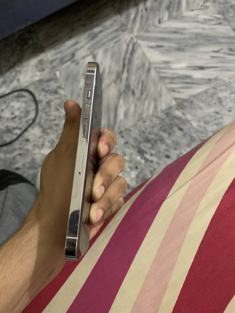 Apple iPhone 13 Pro 2