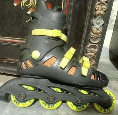 urgent sale Skating shoes Whatsapp number 03230930514