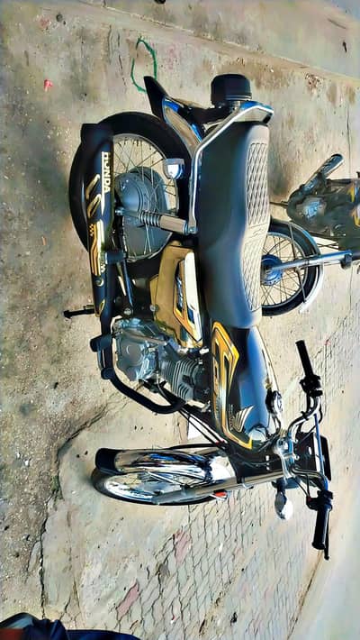 Honda 125 self star model 2026 / black & gold. 3100 driven