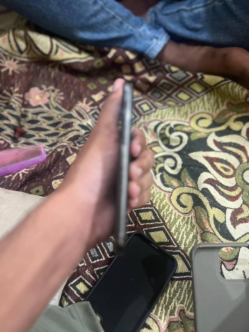 Apple iPhone 11 Pro 1