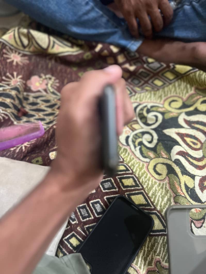 Apple iPhone 11 Pro 4