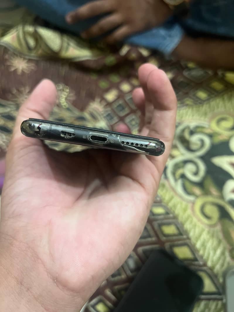 Apple iPhone 11 Pro 6