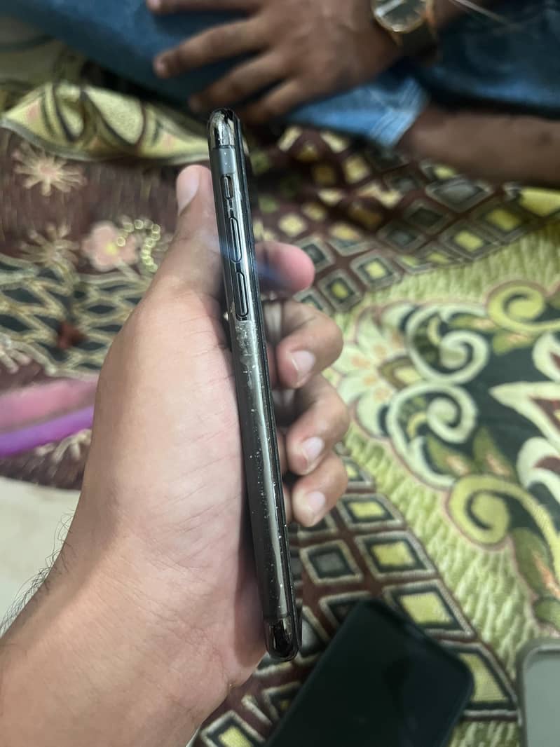 Apple iPhone 11 Pro 7