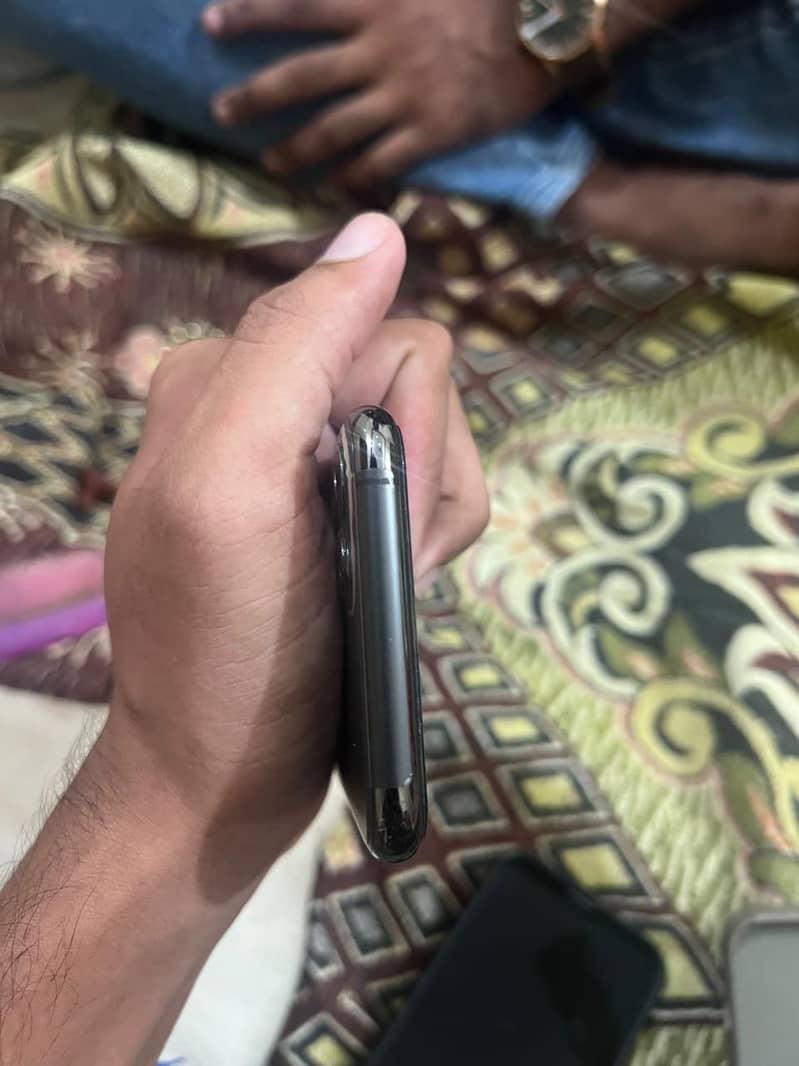 Apple iPhone 11 Pro 9