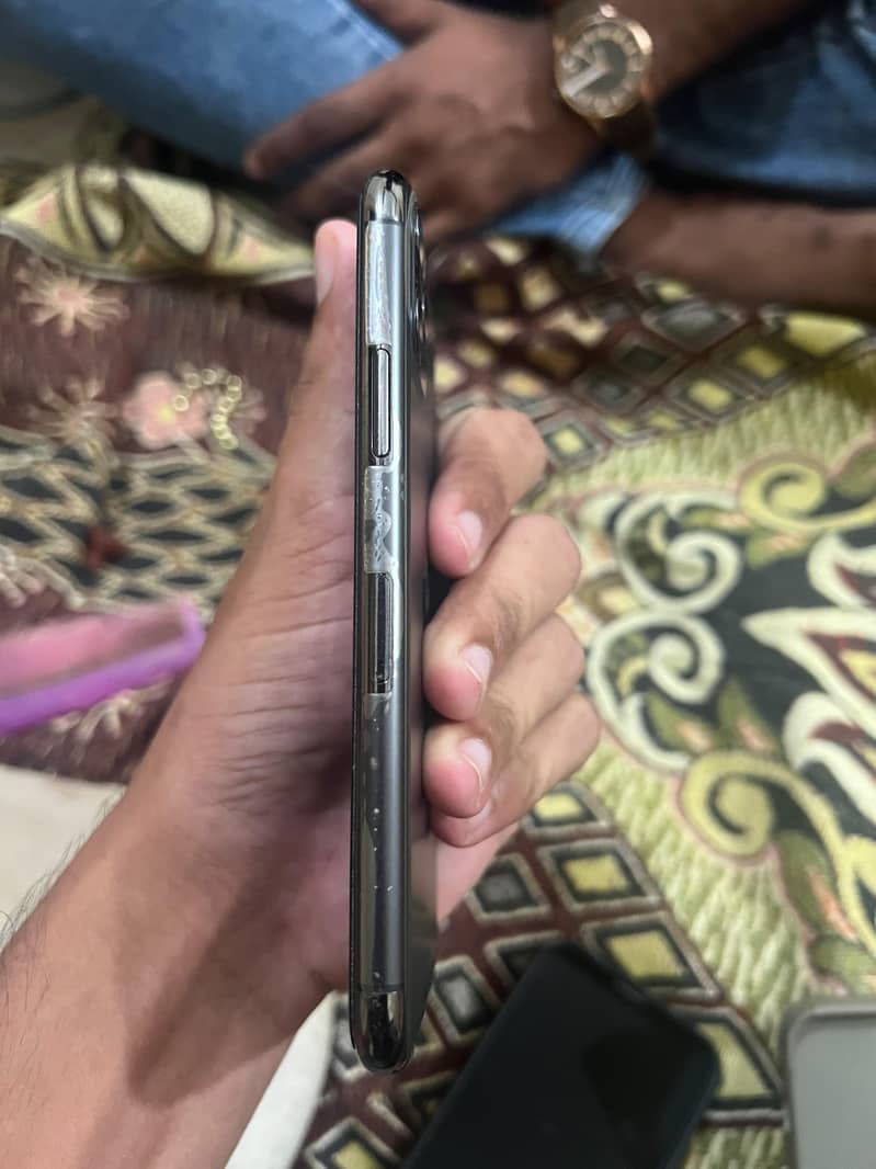 Apple iPhone 11 Pro 12