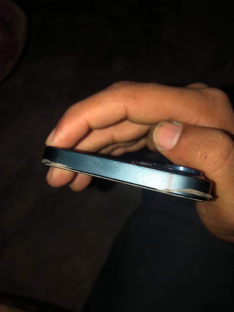 Apple iPhone 13 2