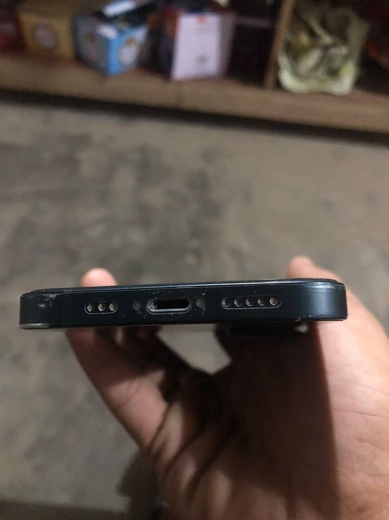 Apple iPhone 13 4