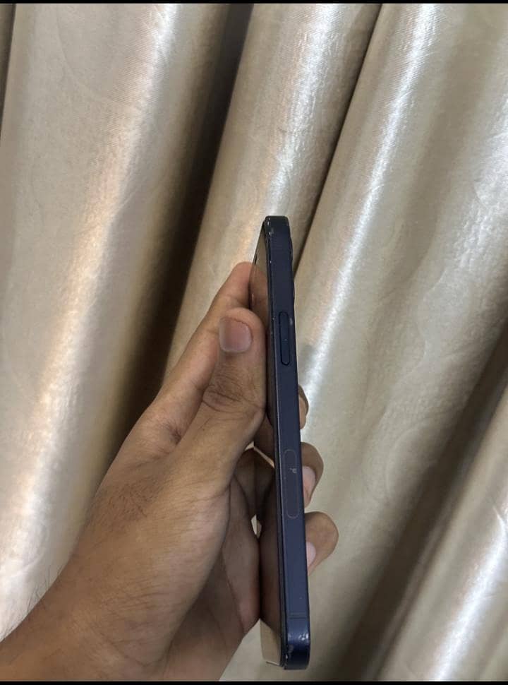 Apple iPhone 12 3