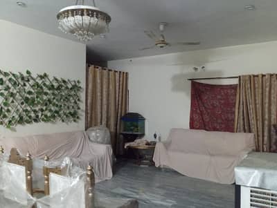 Lower portion for Rent with Gas