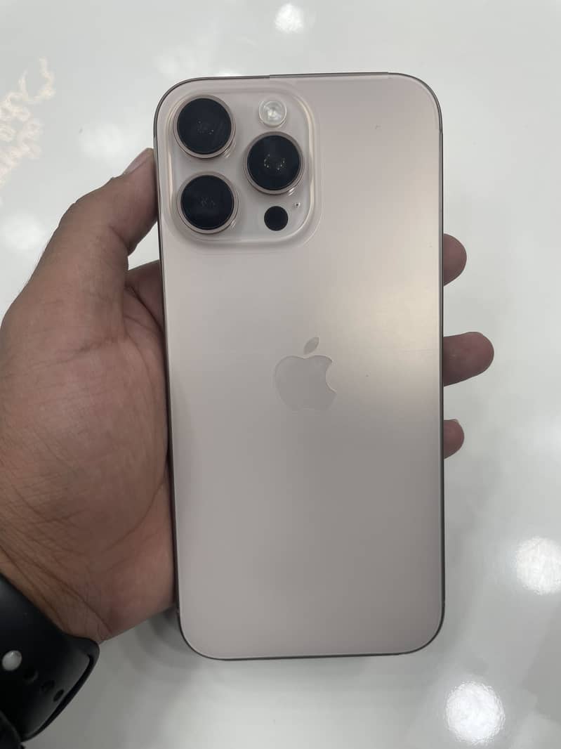 Apple iPhone 16 Pro Max 1