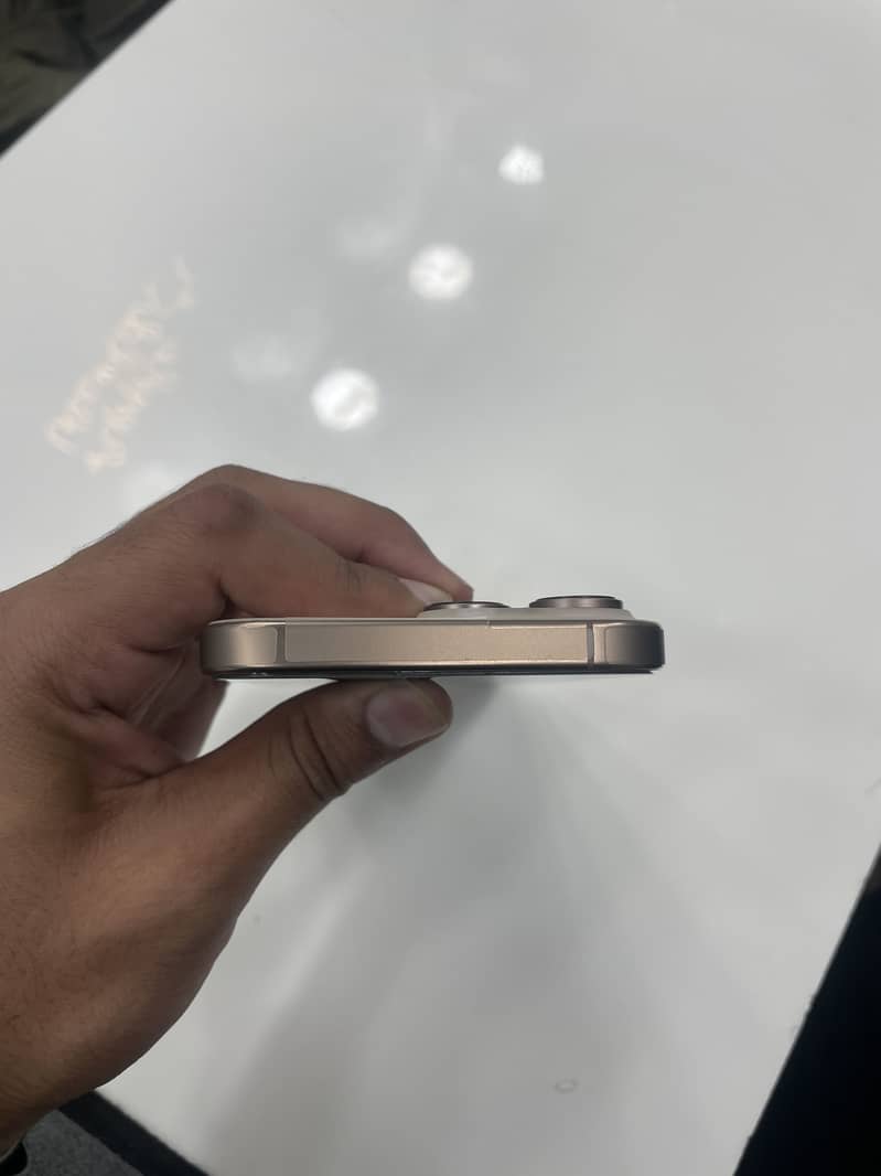 Apple iPhone 16 Pro Max 3