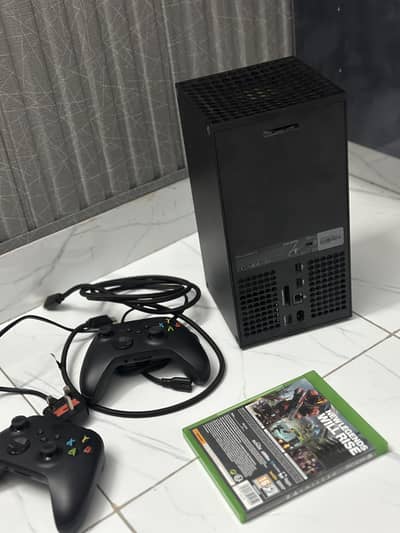 Xbox series x 1tb 2 controller and 1 game
