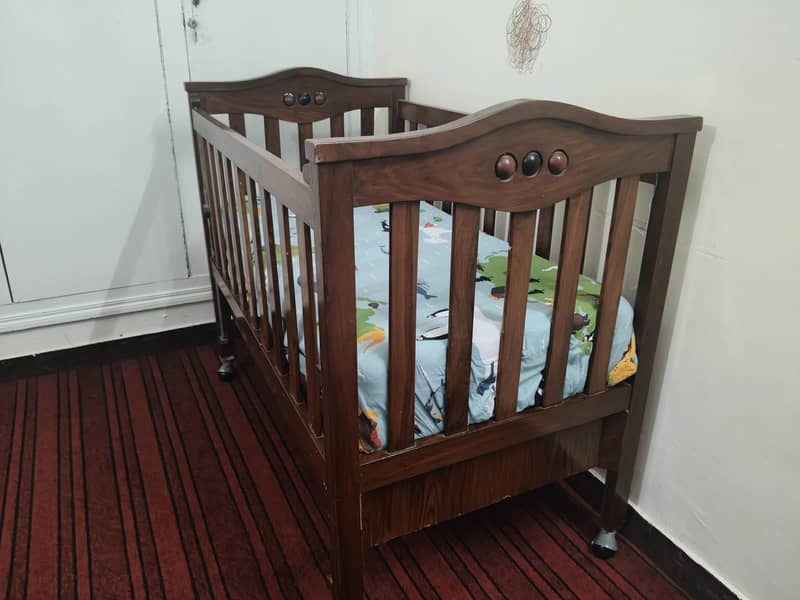 Solid wood adjustable baby cot 3