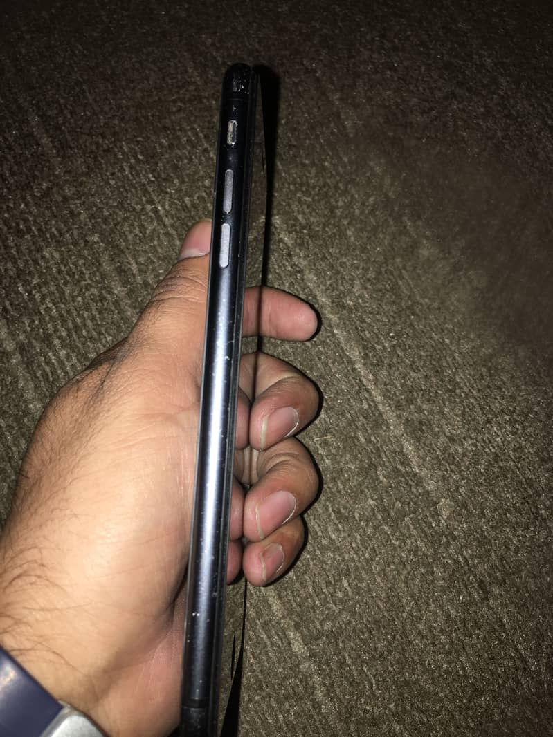 Apple iPhone 8 Plus 1