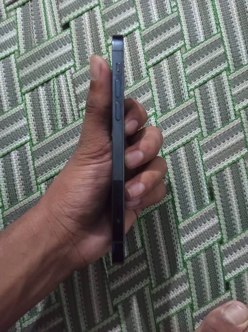 Apple iPhone 12 Pro 4