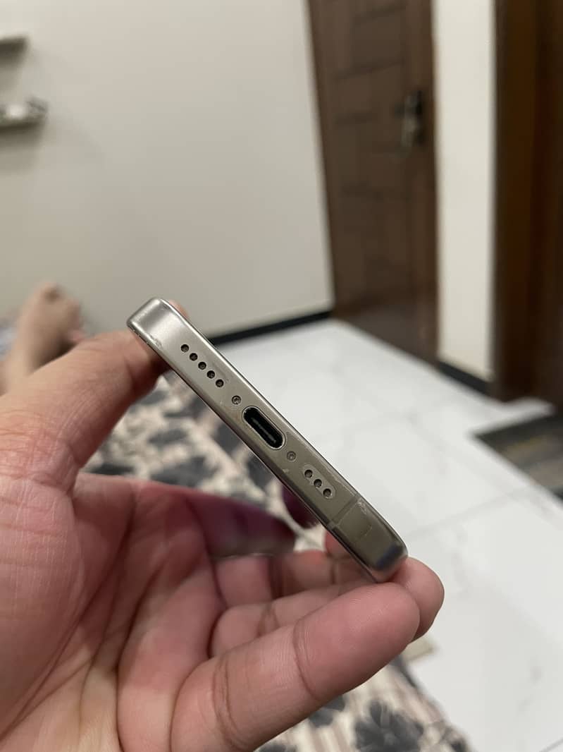 Apple iPhone 15 Pro 4