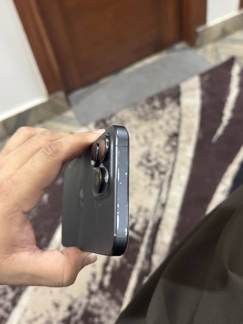 Apple iPhone 15 Pro Max 2