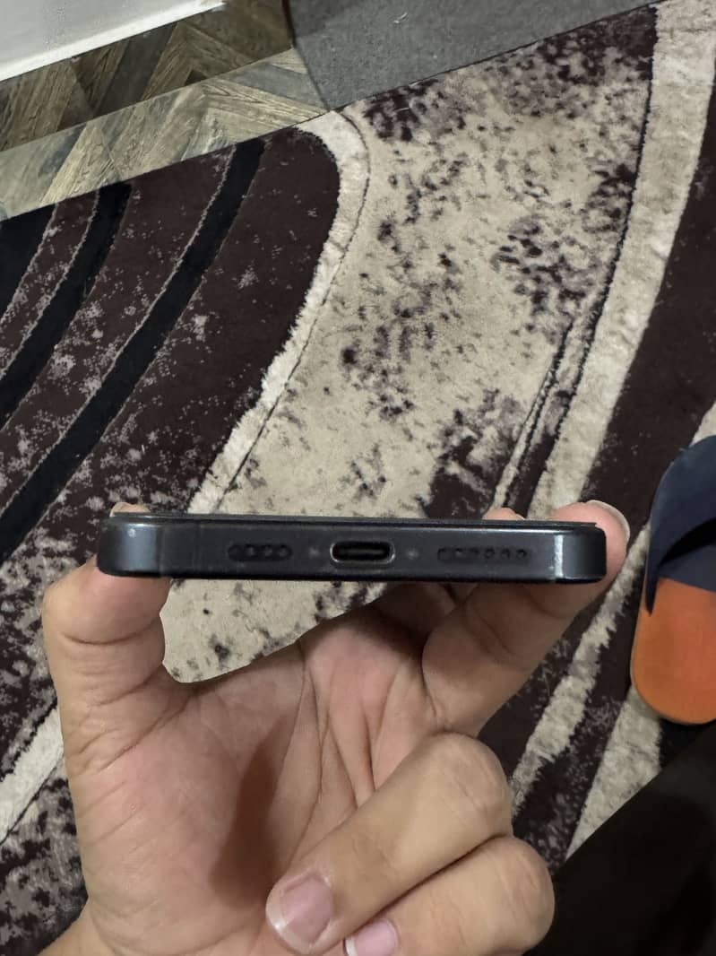 Apple iPhone 15 Pro Max 4