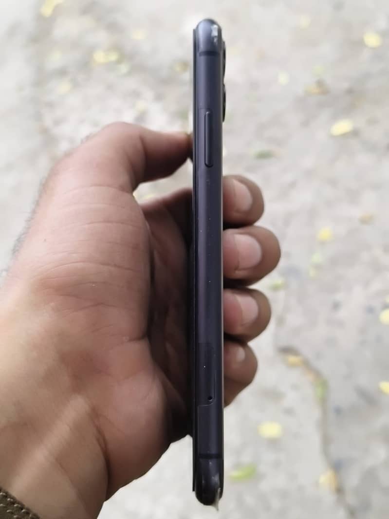Apple iPhone 11 3
