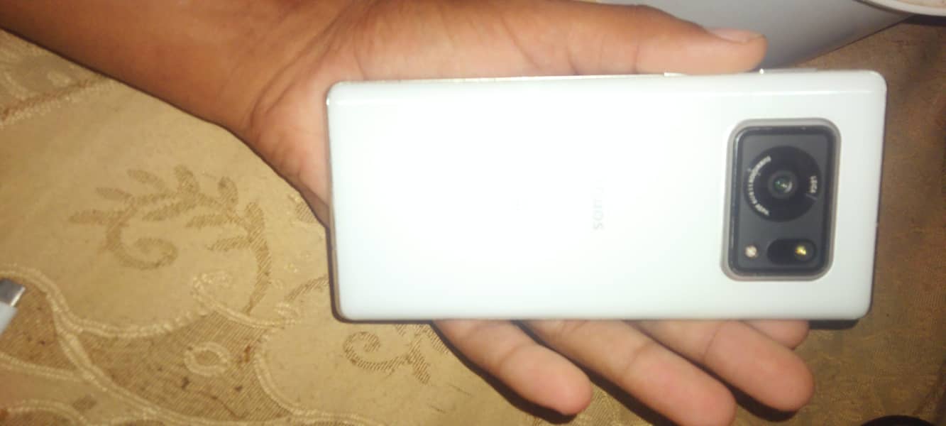 Sharp Aquos r6 4