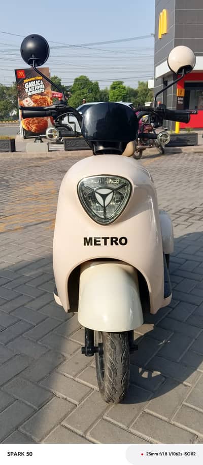Metro Super scooty