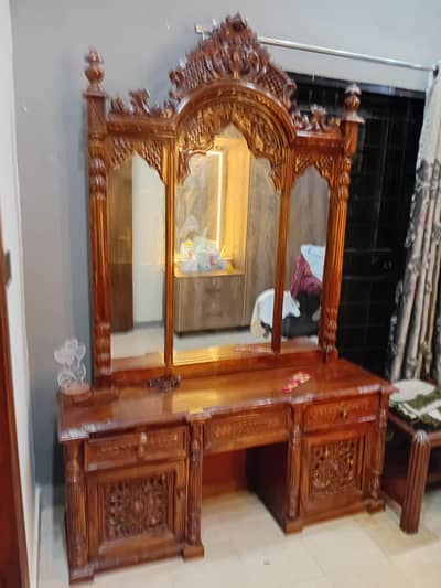 Dressing with tow side table