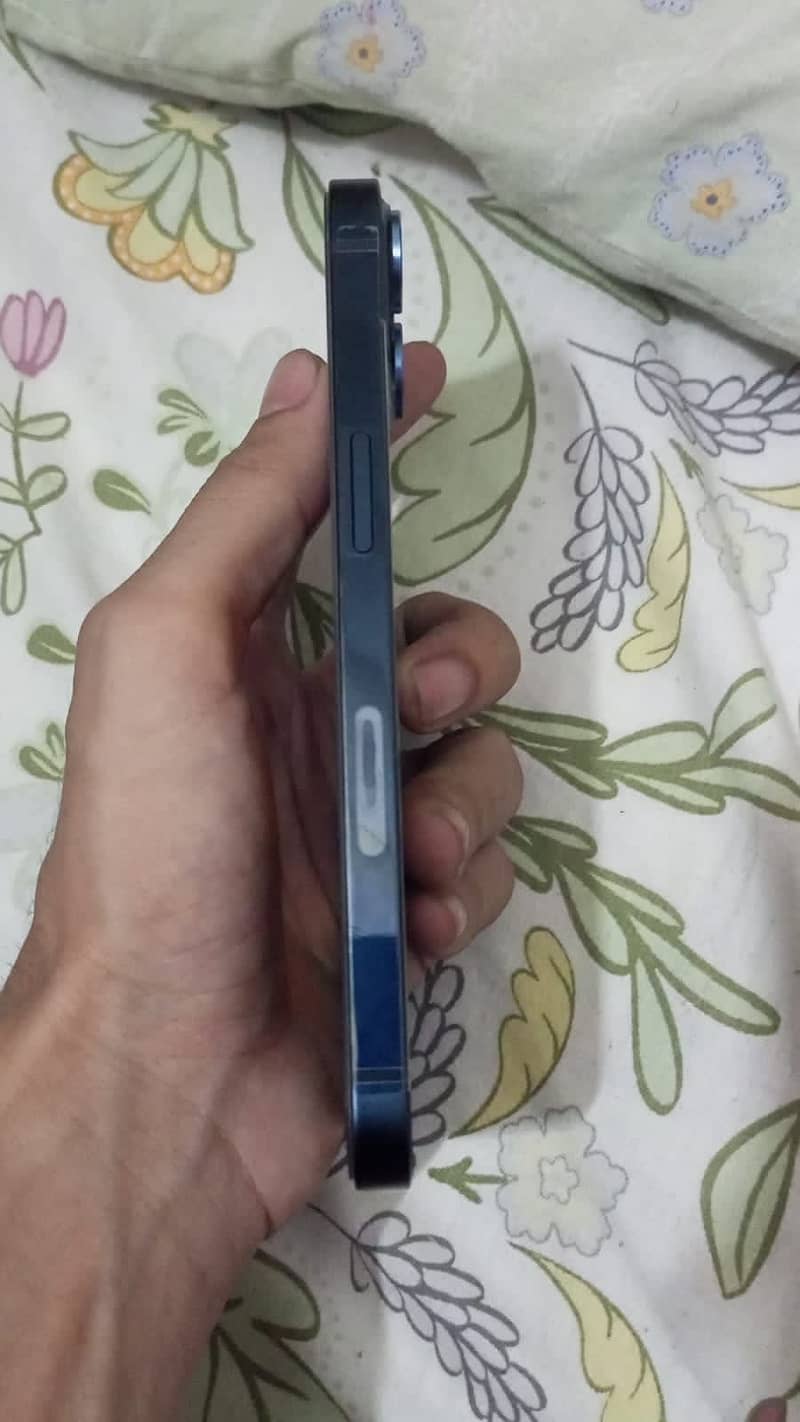 Apple iPhone 13 1