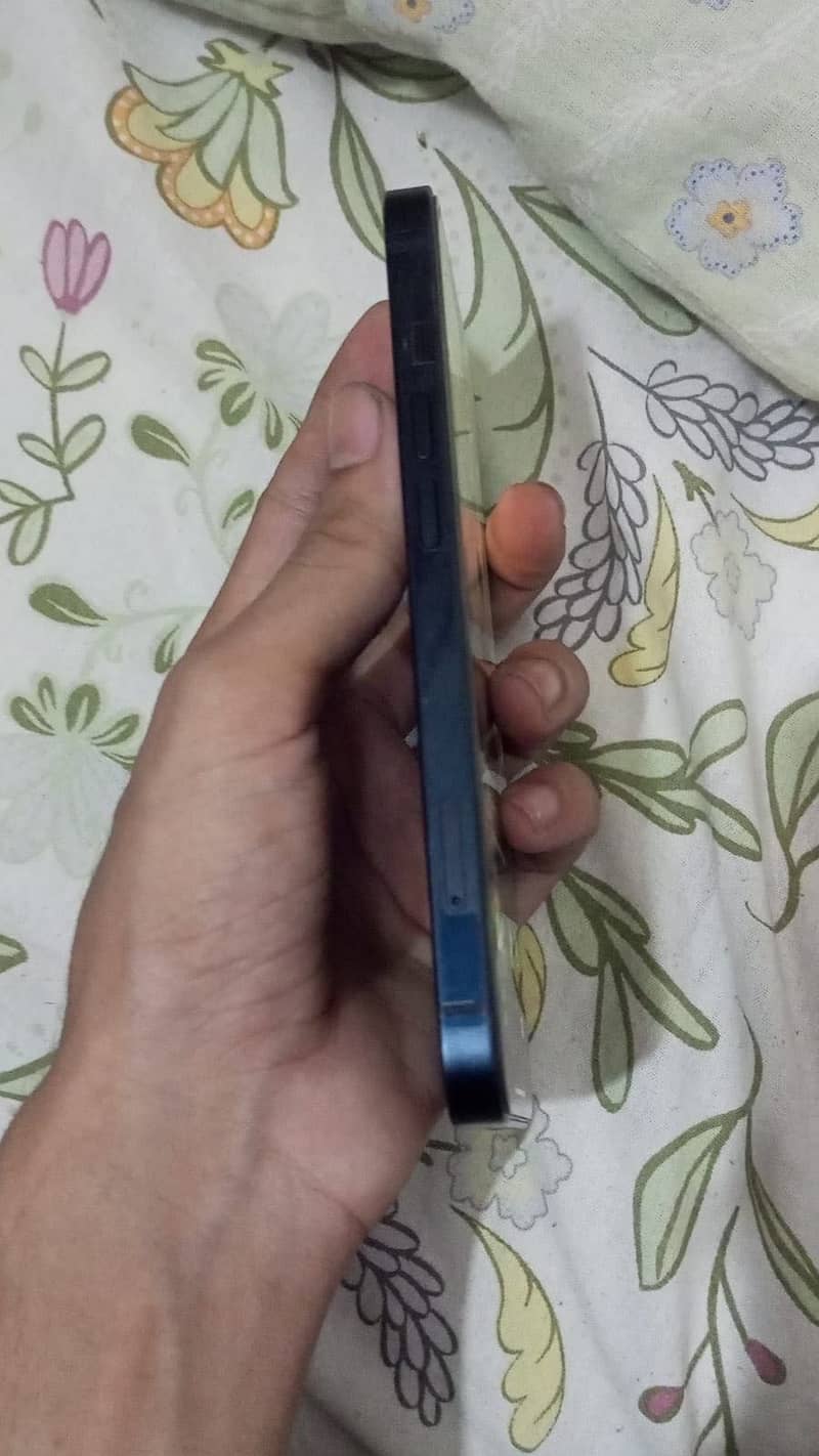 Apple iPhone 13 2
