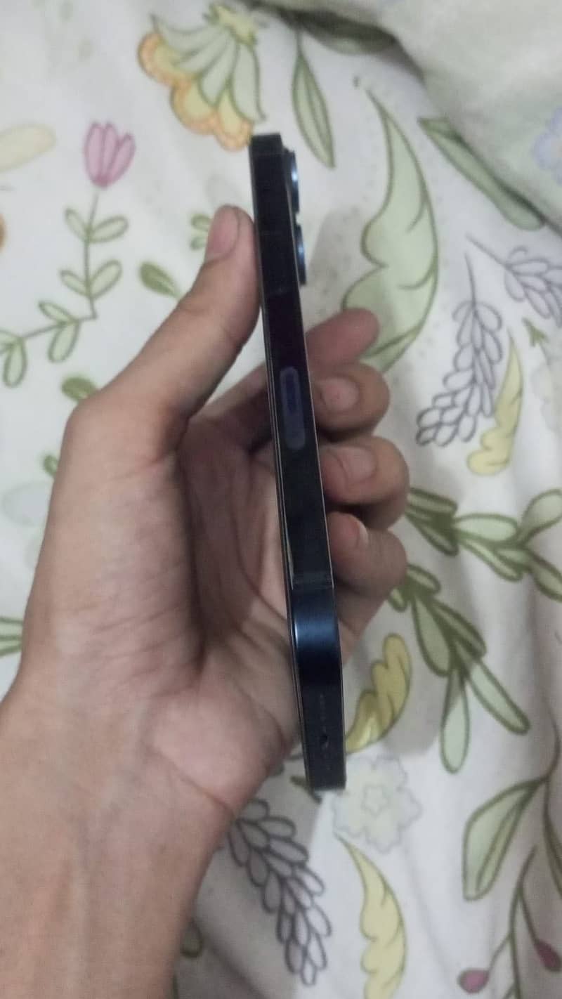 Apple iPhone 13 4