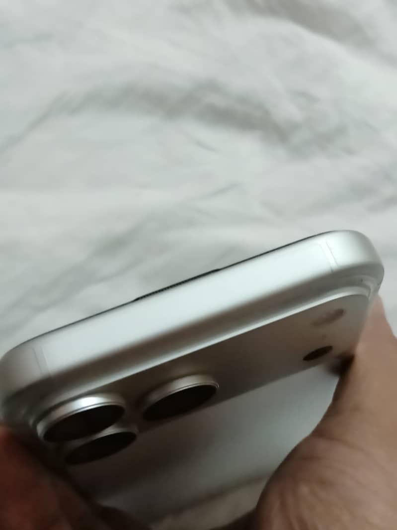 Apple iPhone 17 Pro Max 4