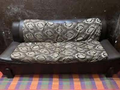 brown leather sofay