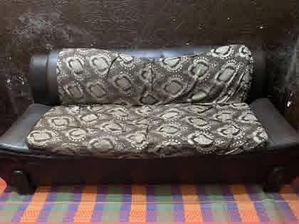 brown leather sofay 0