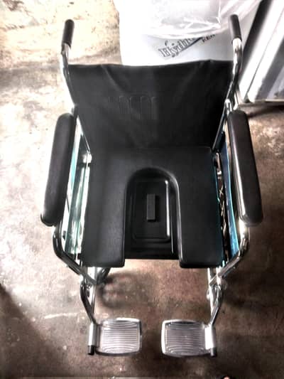 wheelchair with commode