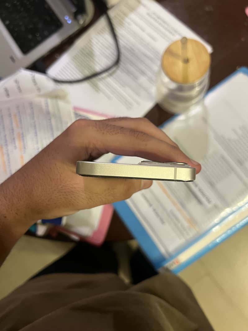 Apple iPhone 13 4