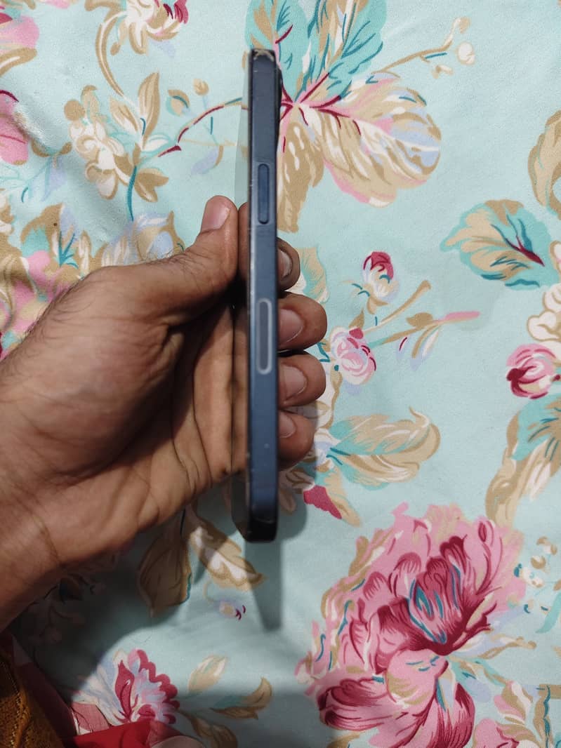 Apple iPhone 13 1