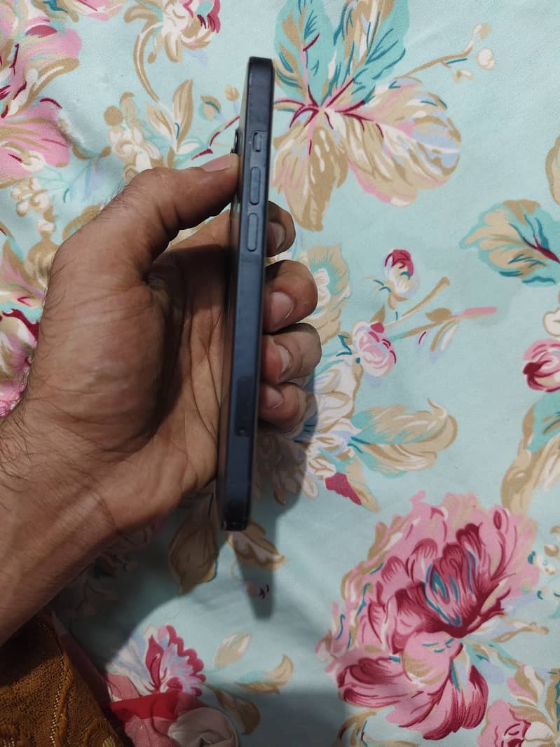 Apple iPhone 13 3