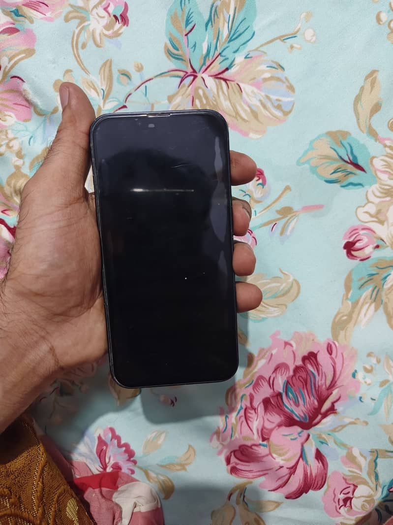 Apple iPhone 13 4