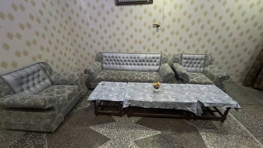 4x1x1 6 seater set with tables 3 one large and 2 small