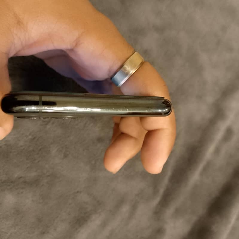 Apple iPhone 11 Pro 1