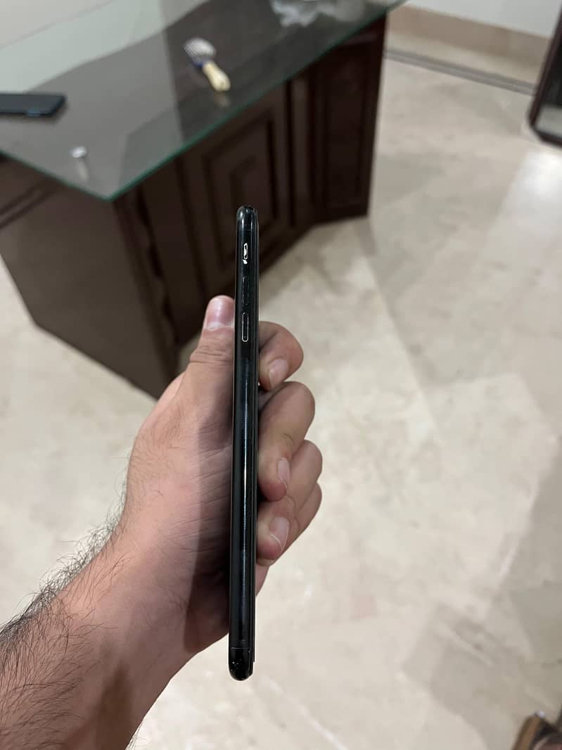 Apple iPhone 7 Plus 2