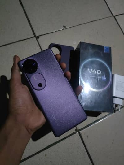 vivo v 40 5 G 12 256 gb memomery 10 by 10 condition official approved