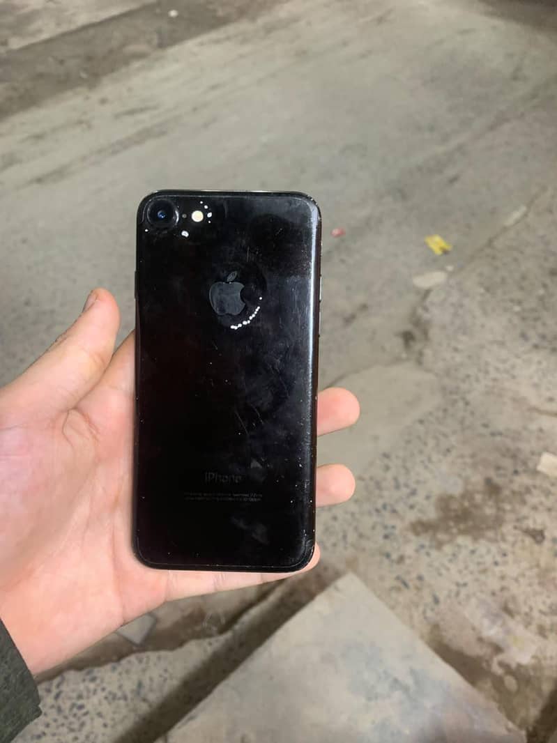 Apple iPhone 7 1