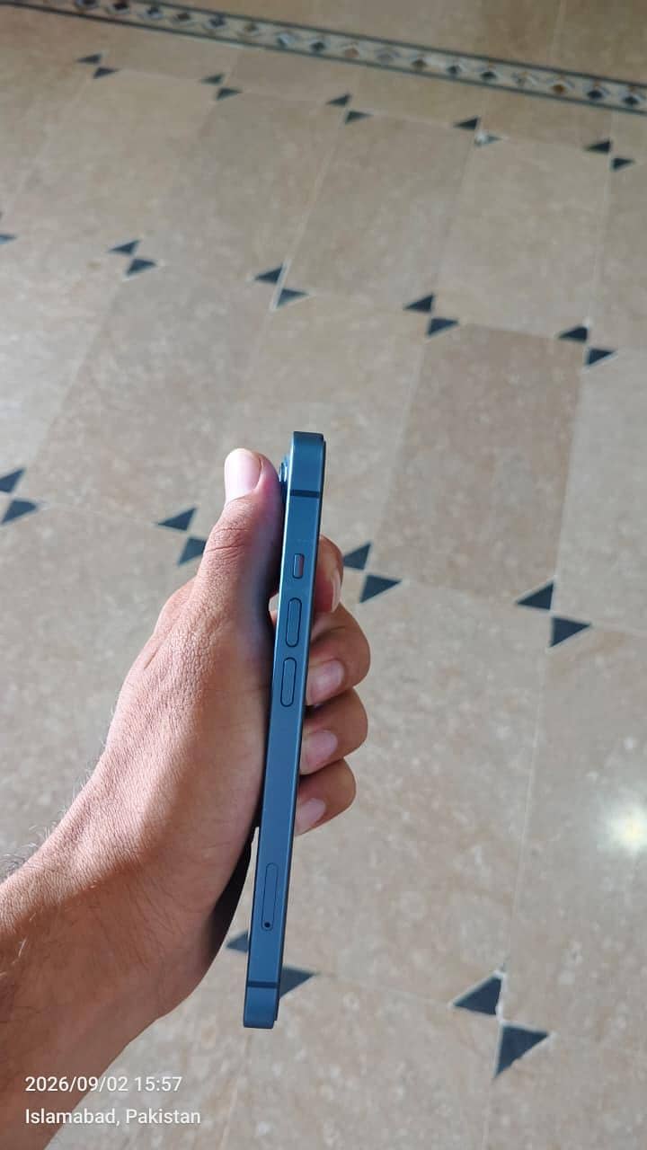 Apple iPhone 13 4