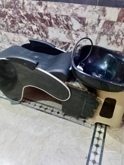 Salon Shampoo Basin with Hair Wash Chair – Repair Required